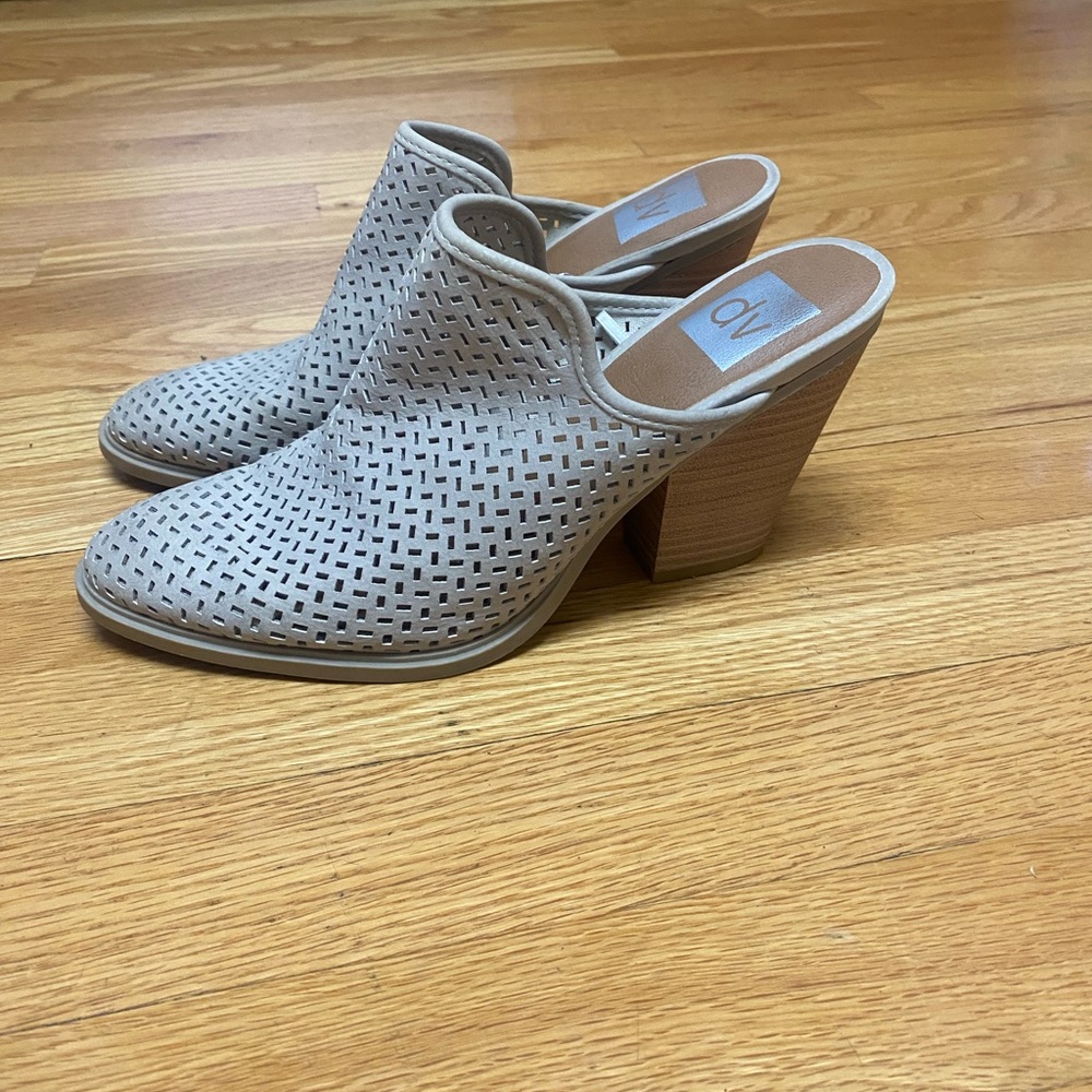 DV by Dolce Vita Women's Cream Perforated Mules Size 7